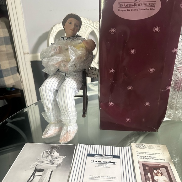 Ashton Drake "2am Feeding" Dad and Baby Doll 1993 with Authenticity Certificate - Picture 3 of 5